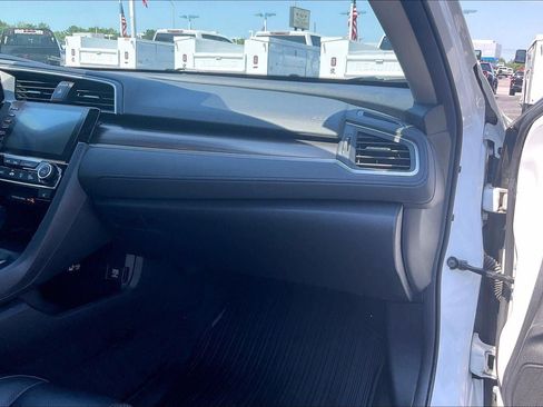 Used 2019 Honda Civic Touring image 17