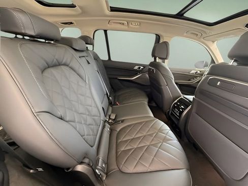 Used 2026 BMW X7 xDrive40i w/ Premium Package image 30