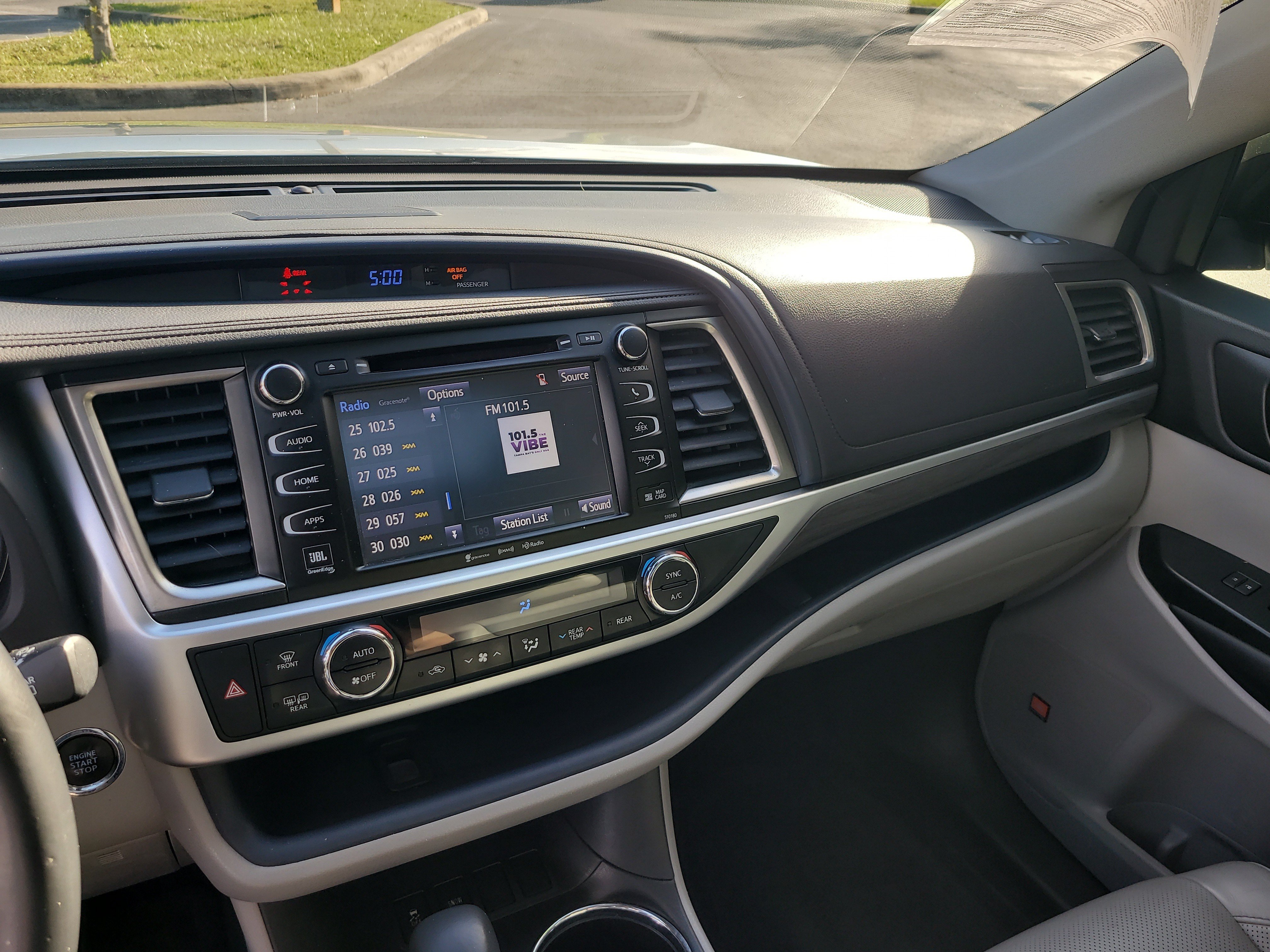 Used 2018 Toyota Highlander Limited FWD image 23