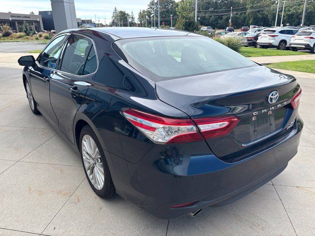 Used 2018 Toyota Camry XLE FWD image 5
