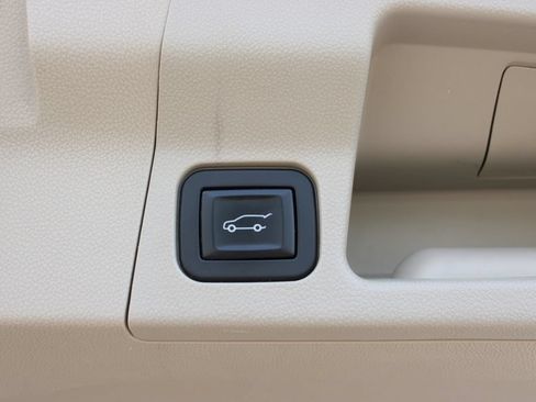 Certified 2018 GMC Acadia Denali w/ Technology Package AWD/4WD image 40