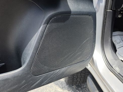 Used 2016 Toyota Tacoma SR5 RWD image 25