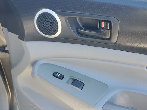 Used 2011 Toyota Tacoma PreRunner image 44