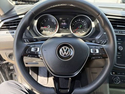 Used 2020 Volkswagen Tiguan SE w/ Panoramic Sunroof Package AWD/4WD image 15