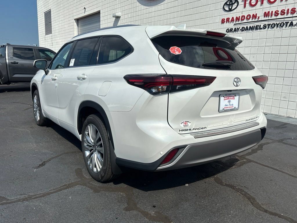 New 2026 Toyota Highlander Platinum AWD/4WD image 6