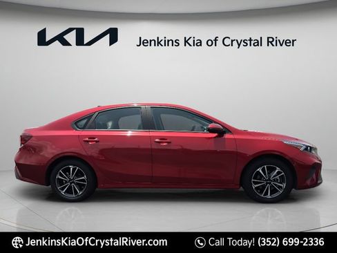 Certified 2023 Kia Forte LXS w/ LXS Technology Package FWD image 4