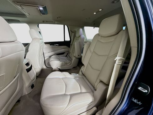 Used 2018 Cadillac Escalade Premium Luxury image 25