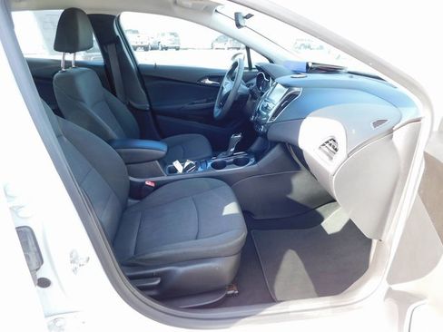 Used 2017 Chevrolet Cruze LT w/ Convenience Package image 17