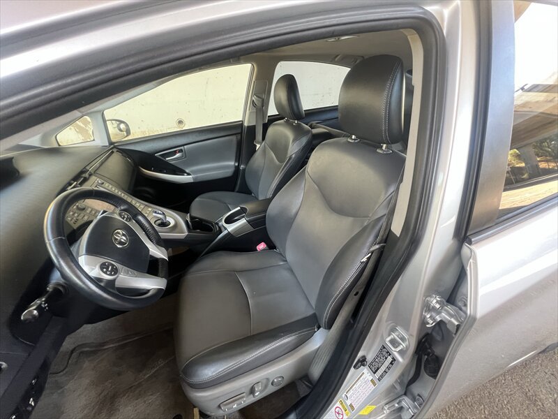 Used 2013 Toyota Prius Four w/ Deluxe Solar Roof Pkg FWD image 22