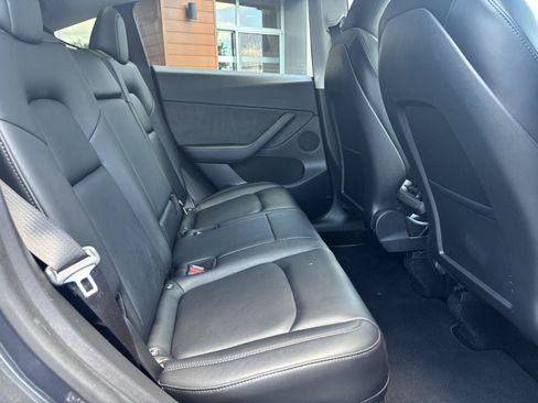Used 2021 Tesla Model Y Long Range AWD/4WD image 16