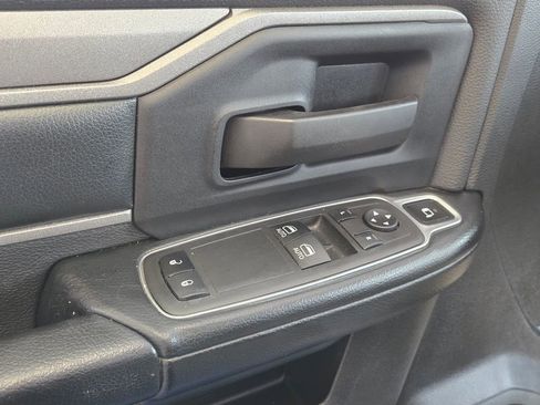 Used 2024 RAM 3500 Tradesman w/ Chrome Appearance Group image 9