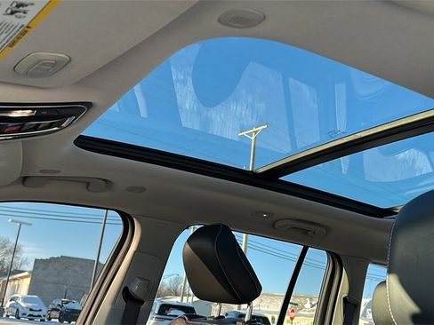 Used 2023 Jeep Grand Cherokee Limited w/ Black Appearance Package image 14