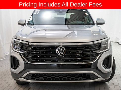 Used 2024 Volkswagen Atlas Cross Sport SE FWD image 2