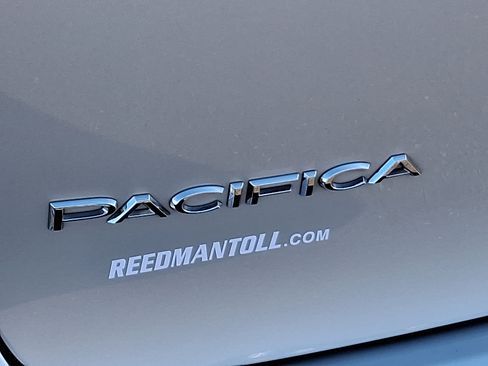 Certified 2024 Chrysler Pacifica Touring-L image 31