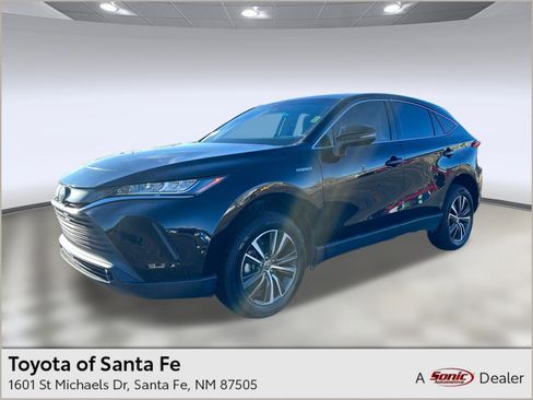 Used 2021 Toyota Venza LE image 1