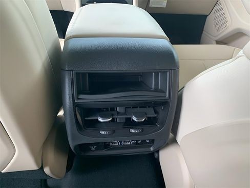 Used 2025 Jeep Grand Cherokee Limited image 59