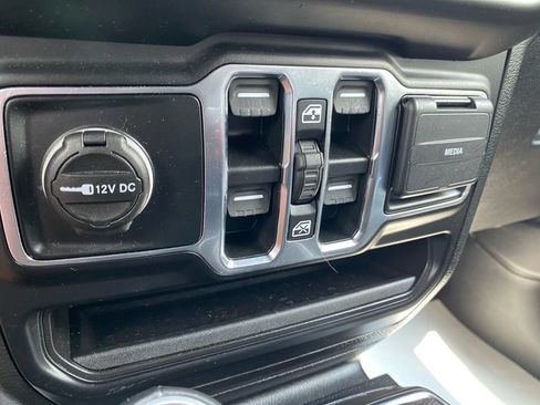 Used 2021 Jeep Wrangler Unlimited Sahara w/ Dual Top Group AWD/4WD image 43