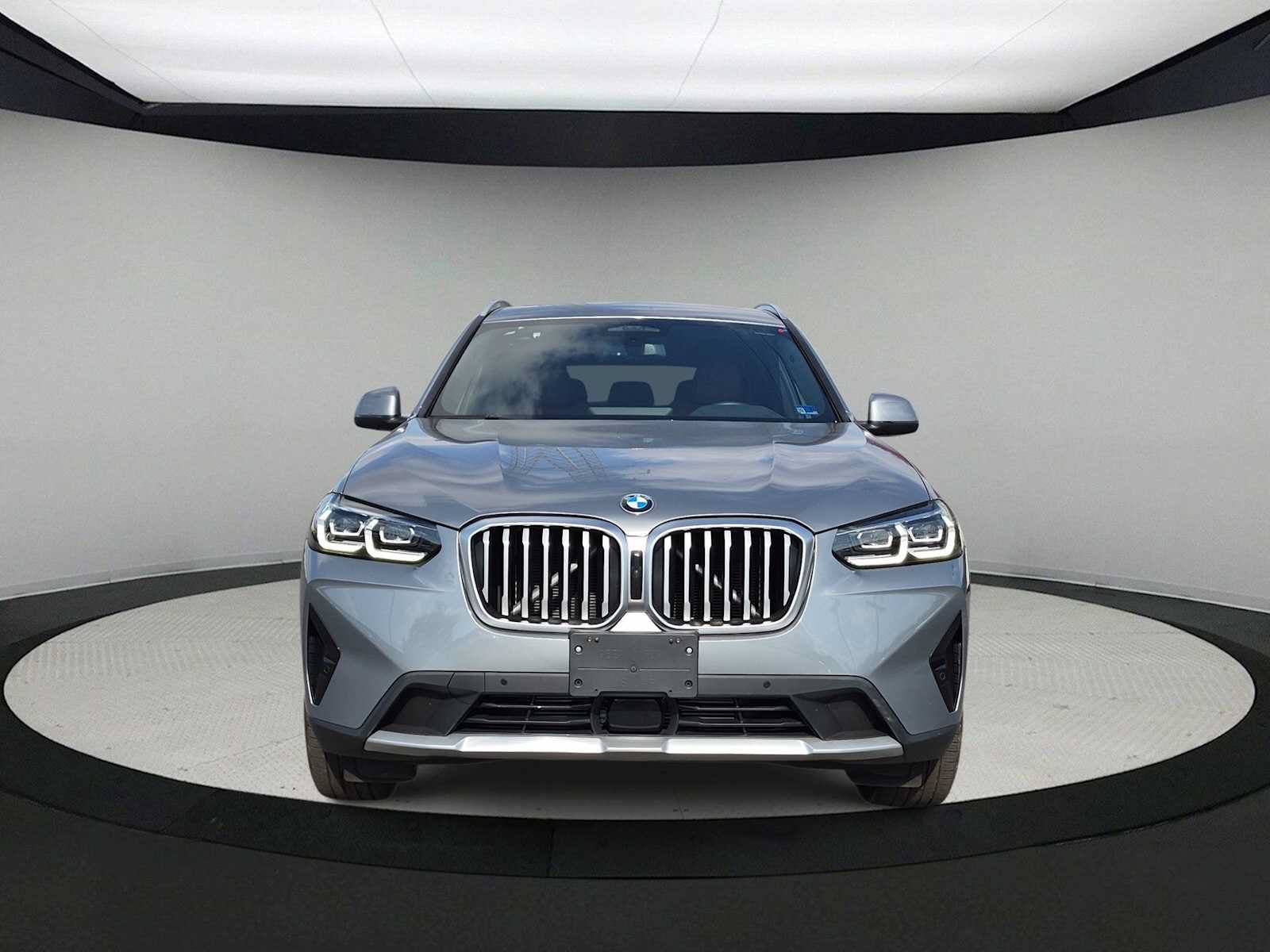 Used 2024 BMW X3 xDrive30i w/ Premium Package AWD/4WD image 3