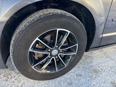 Used 2017 Dodge Grand Caravan GT image 3