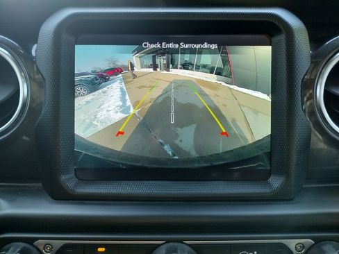 Used 2021 Jeep Wrangler Unlimited Sahara image 30