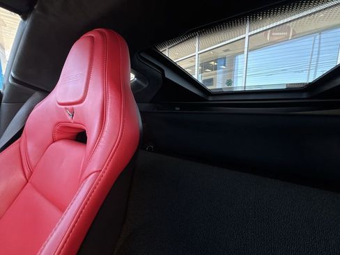 Used 2015 Chevrolet Corvette Z06 w/ 3LZ Preferred Equipment Group image 12