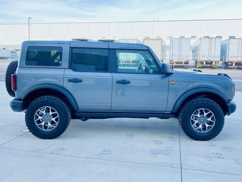 Used 2025 Ford Bronco Badlands image 4