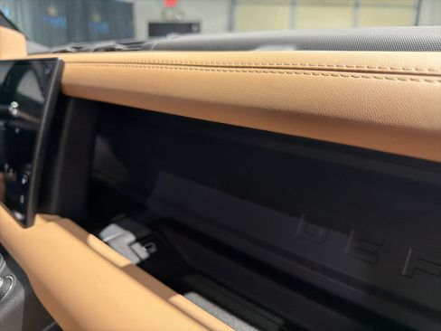 Used 2025 Land Rover Defender 110 S image 39