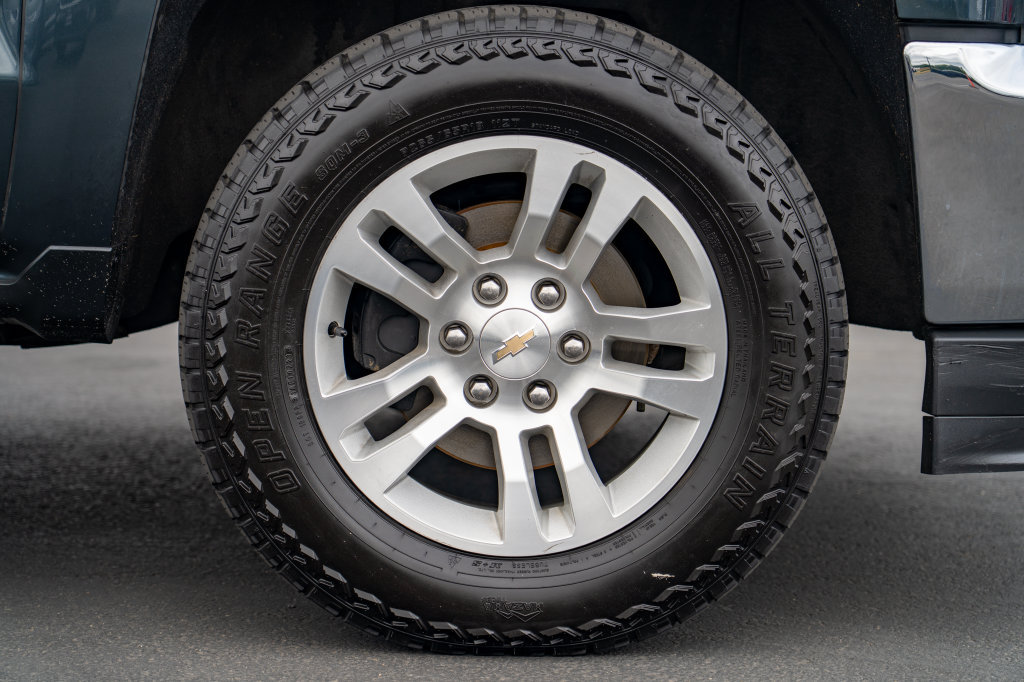 Used 2018 Chevrolet Silverado 1500 LTZ w/ LTZ Plus Package AWD/4WD image 7