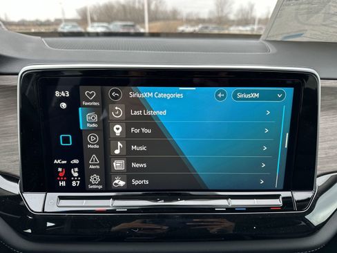 Used 2025 Volkswagen Atlas SEL image 19