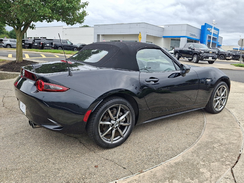 Used 2022 MAZDA MX-5 Miata Grand Touring w/ Weather Package RWD image 11