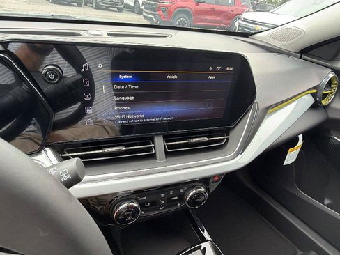 New 2026 Chevrolet Trax LT w/ Driver Confidence Package FWD image 25