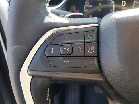 Used 2024 Jeep Grand Cherokee L Limited w/ Luxury Tech Group II image 12