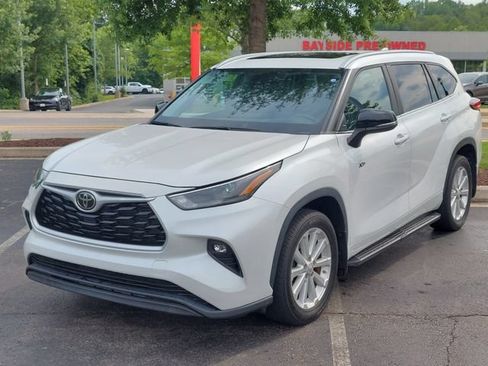 Used 2023 Toyota Highlander XLE FWD image 7