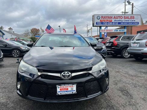 Used 2015 Toyota Camry SE image 2
