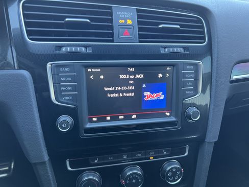 Used 2017 Volkswagen Golf S image 22