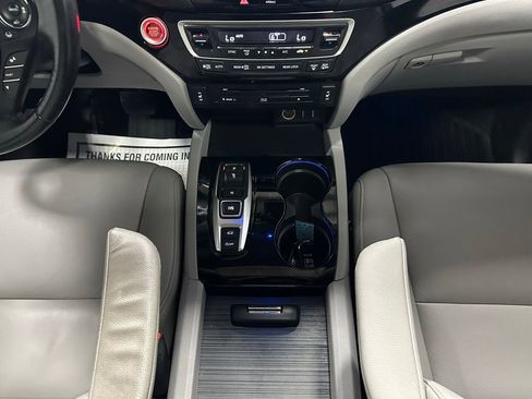 Used 2018 Honda Pilot Touring image 34