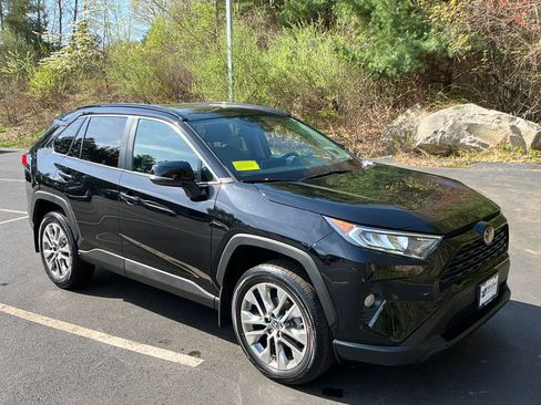 Used 2019 Toyota RAV4 XLE Premium w/ Cold Weather Package AWD/4WD image 7
