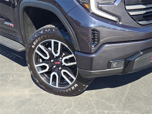 Used 2022 GMC Sierra 1500 AT4 w/ AT4 Preferred Package image 3