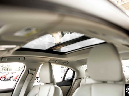 Used 2023 Volvo S60 T8 Plus image 19