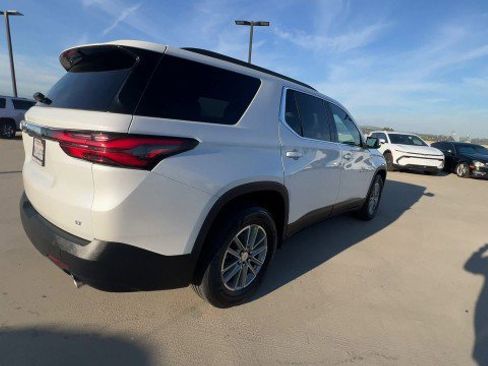 Used 2023 Chevrolet Traverse LT image 8