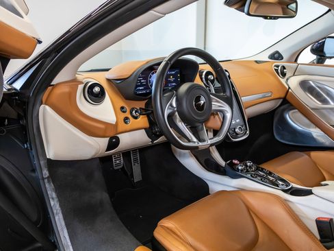 Used 2020 McLaren GT RWD image 30