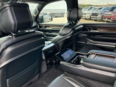 Used 2024 Jeep Grand Wagoneer L 4WD image 19