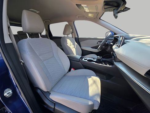 Used 2023 Nissan Rogue SV image 11