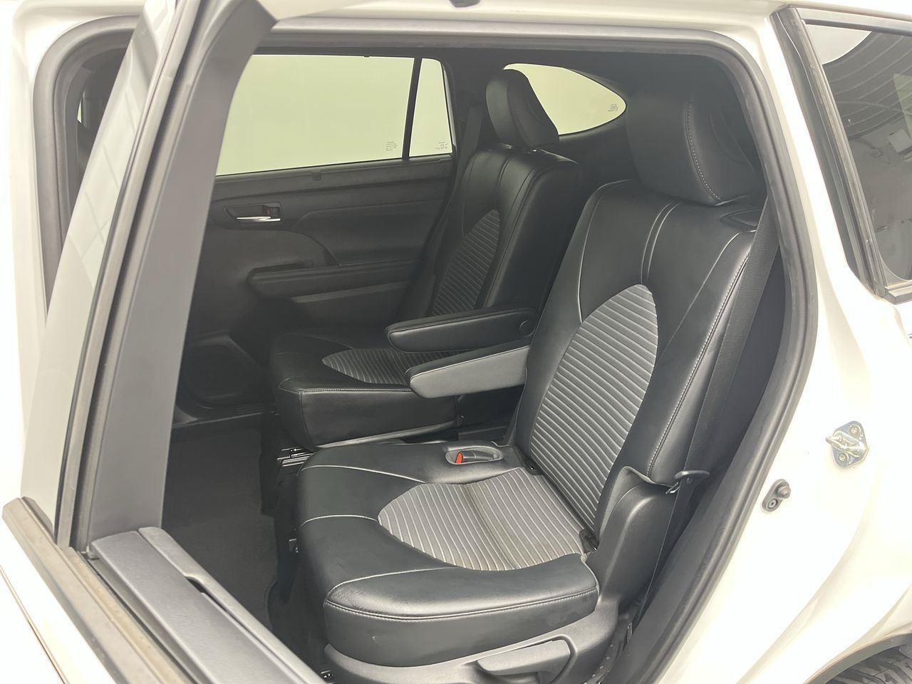 Used 2022 Toyota Highlander XSE AWD/4WD image 11