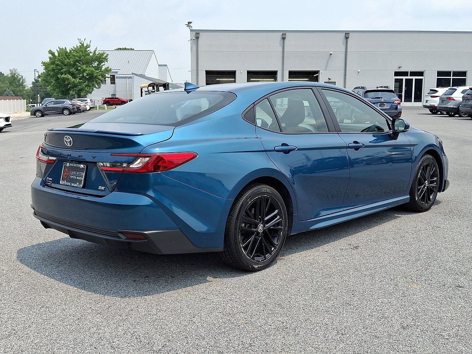 Used 2025 Toyota Camry SE FWD image 7