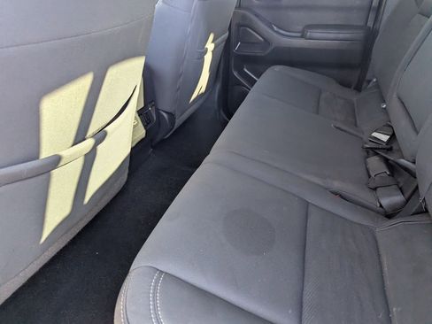 Used 2022 Nissan Frontier SV AWD/4WD image 16
