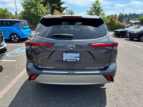 Used 2022 Toyota Highlander Platinum AWD/4WD image 9