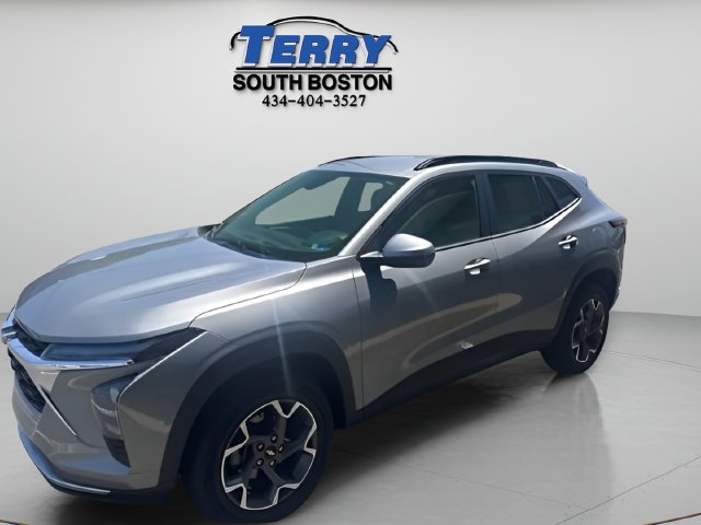 Used 2025 Chevrolet Trax LT FWD image 3