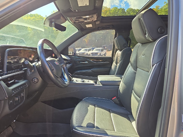 Used 2024 Cadillac Escalade Sport w/ LPO, ONYX Package AWD/4WD image 2