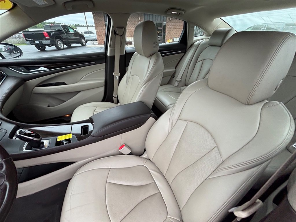 Used 2018 Buick LaCrosse Essence FWD image 12